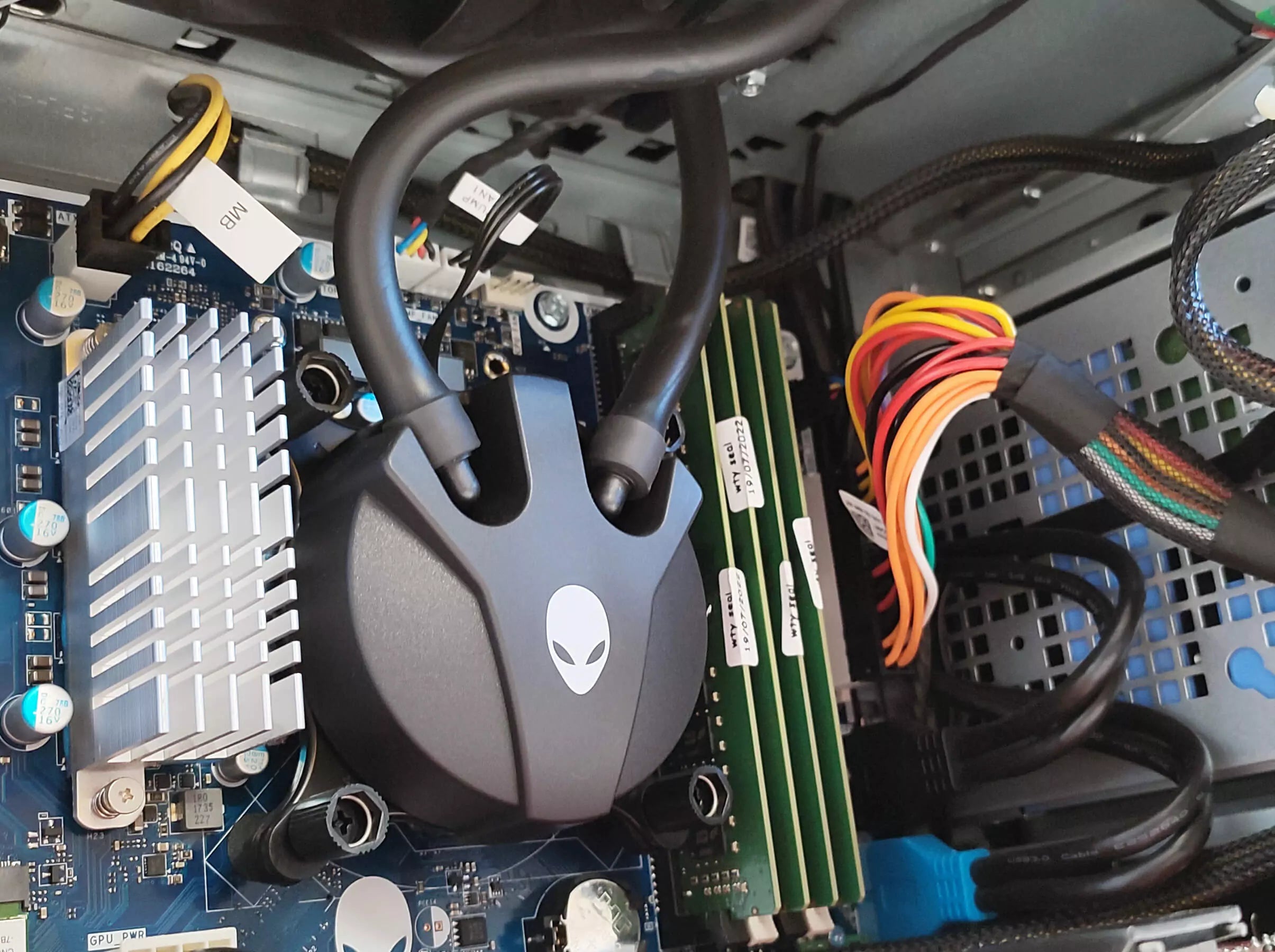 Dell Alienware Aurora R7 PC Gaming | Intel Core i7-8700 6 Cores | Ram 64Gb | SSD NVMe 512Gb + 3Tb | Nvidia GTX 1080Ti 11GB | Windows 11 Pro Grado B Dell Alienware Aurora R7 PC Gaming | Intel Core i7-8700 6 Cores | Ram 64Gb | SSD NVMe 512Gb + 3Tb | Nvidia GTX 1080Ti 11GB | Windows 11 Pro Grado B